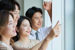 警察队长赵刚(小说：小保安入职公司，第一天就打了嚣张的保安队长，全场震惊)