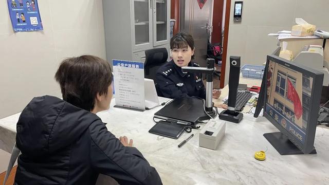 11万居民面临身份证到期,徐汇警方多举措应对换证高峰