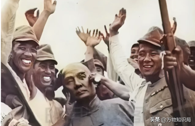 1940年,日军禁止公开的照片,一名慰安妇女孩表情呆滞,命运难测