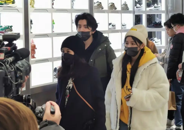 王大陆蔡卓宜官宣恋情！公开情侣身份秀恩爱，女方曾有一段婚史