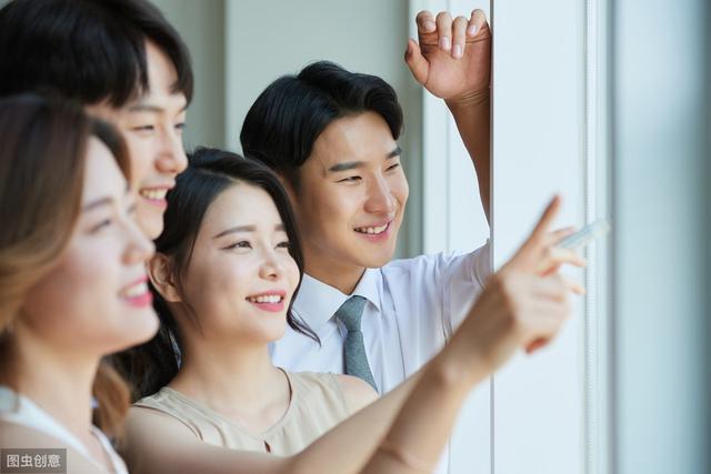 小说：小保安入职公司，第一天就打了嚣张的保安队长，全场震惊