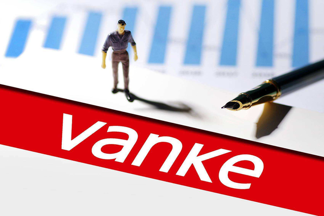 万科王石69岁再得幼女，每月退休金可领100万，妻子比他小30岁