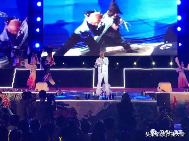 影星曲大雷现身浙江宁波象山影视城