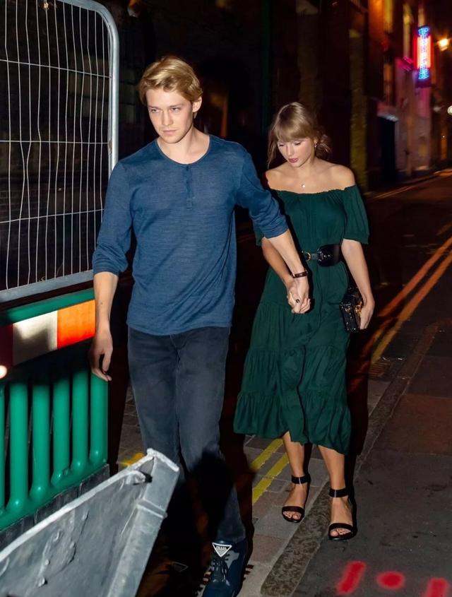 霉霉跟水果姐都和好了，姐妹之间的感情真的大过天啊