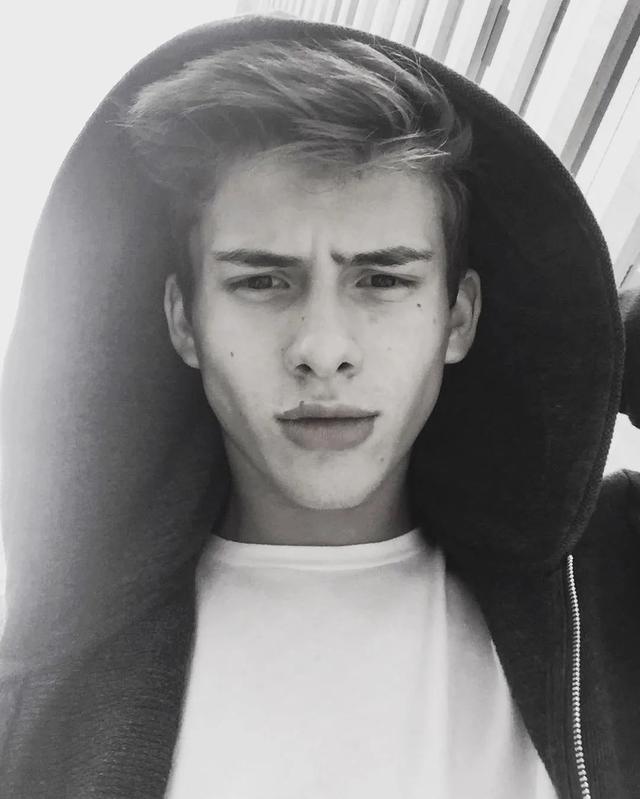 超级少年感的巴西男孩Lucca Schlenker