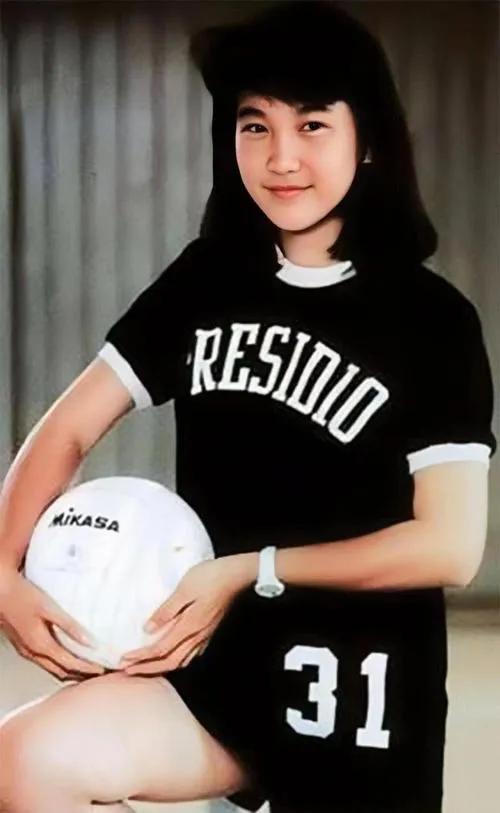 “电臀天后”李玟：凭屁股出名,嫁洋老公9次试管却总是怀不上孩子