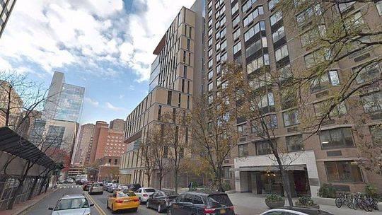 华裔女生纽约大学宿舍内自缢身亡：本月即将博士毕业 或因学医压力过大