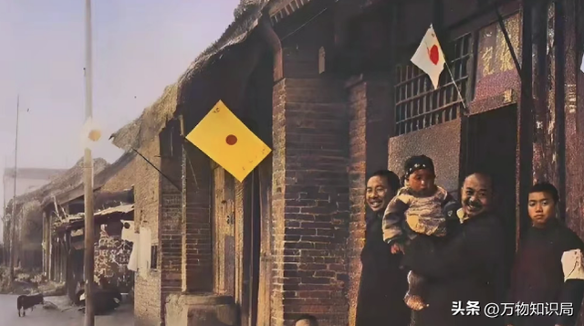 1940年,日军禁止公开的照片,一名慰安妇女孩表情呆滞,命运难测