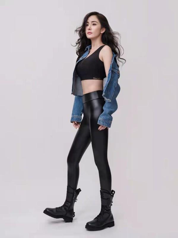 最近火了一种新穿法叫：“上半身少女，下半身欲女”，杨幂都上头