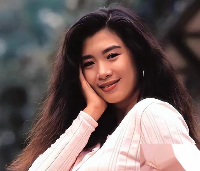 艳后”吴家丽性感尤物，风骚妩媚！《赤裸的诱惑》夺得影后！