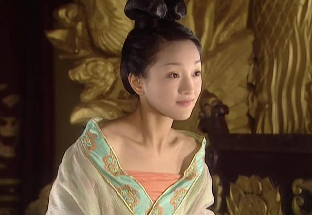 丫鬟相就别硬演公主了，让这6位女星告诉你，“金枝玉叶”是啥样