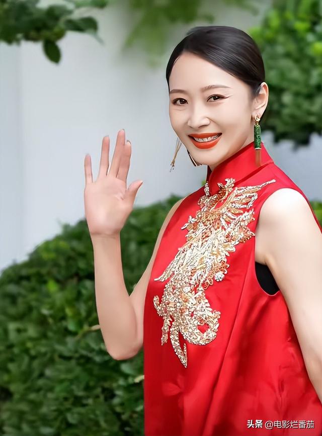 黄海波高调庆锡婚，祝酒扬眉吐气，娇妻眼神拉丝，爱意藏不住了