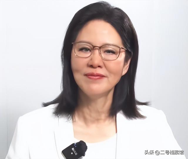 从“铁榔头”到“整容狂魔”，64岁医美失败的郎平，近况令人感叹