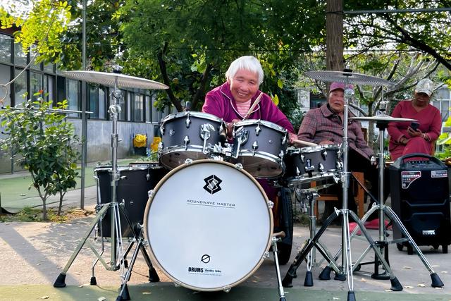 你的样子丨“00后”小姑娘在养老院“大当家”，Hold住吗？