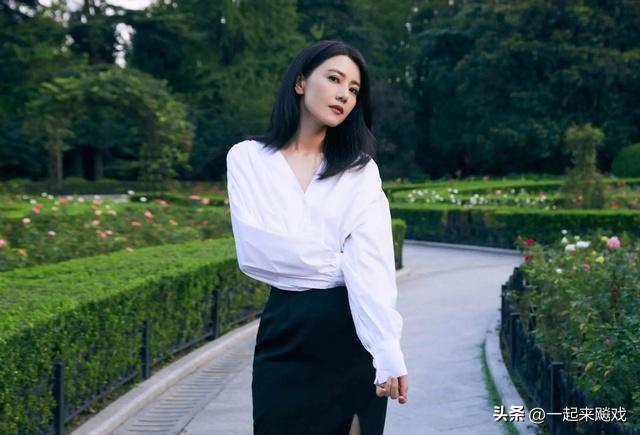 高圆圆眼波流转，顾盼生辉，一代佳人