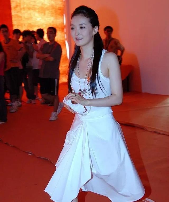 “晴格格”王艳：23岁嫁豪门，丈夫比她大11岁，婚姻让人羡慕