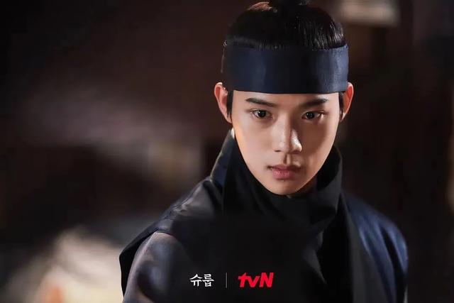 一口气刷完这部韩国宫斗剧，真香，更贴近黑色喜剧