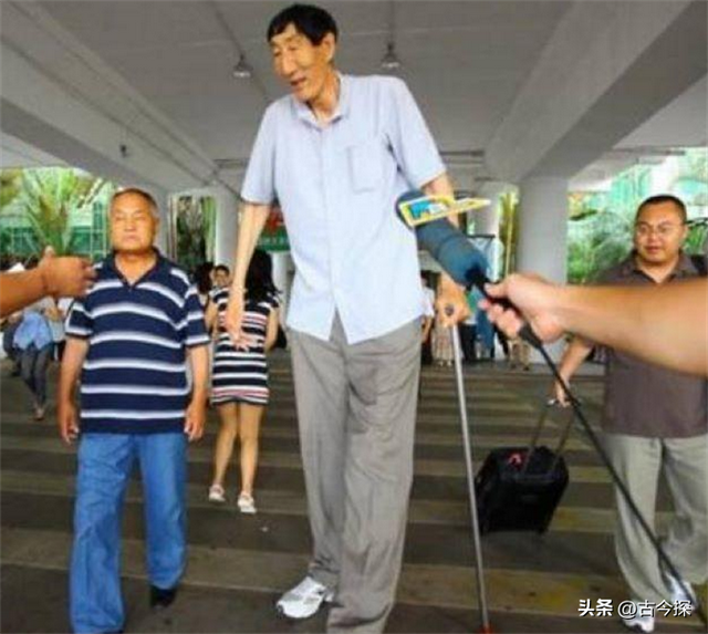 中国巨人鲍喜顺，晚年爱妻不顾生死为他诞下一子，爱情最初模样