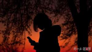 成人韩漫(警惕色情漫画在网上被轻易找到,有的只需3元即可购买)