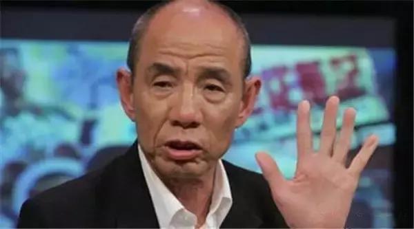 一生饰演配角、丑角，高俅形象堪称经典，老戏骨内心善良德艺双馨