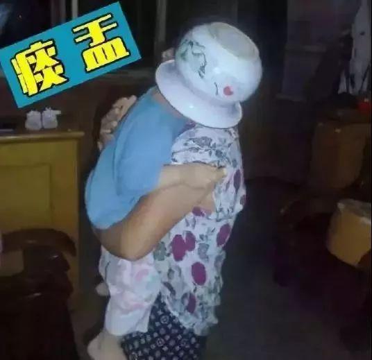 报告消防员蜀黍：这里有人卡住了......