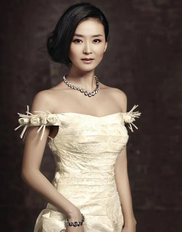 “晴格格”王艳：23岁嫁豪门，丈夫比她大11岁，婚姻让人羡慕