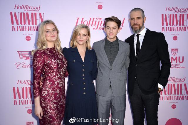 影后瑞希和家人亮相某活动，女儿满脸的胶原蛋白，这次妈妈完胜