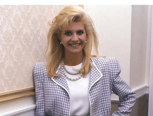 特朗普前妻伊凡娜：离婚后一生未改夫姓，逝后被特朗普当家人安葬