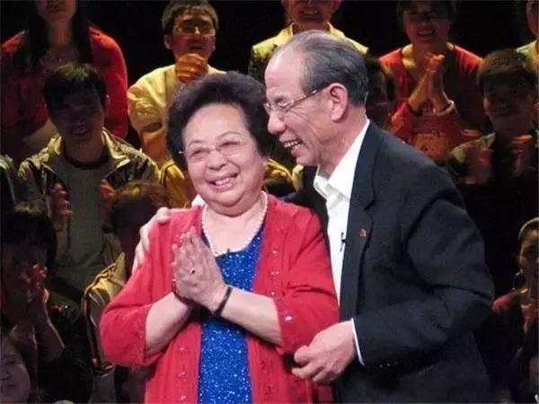 一生饰演配角、丑角，高俅形象堪称经典，老戏骨内心善良德艺双馨