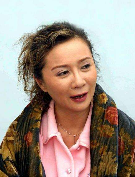 蔡明之子丁丁:36岁还未婚,是蔡明的骄傲也是她的心病