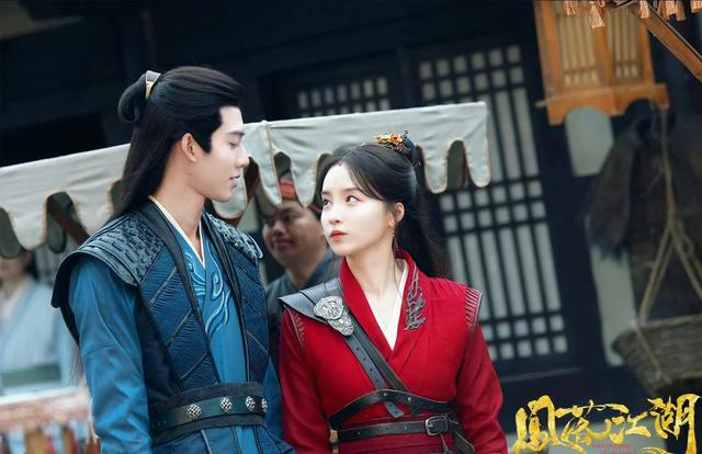 24集甜宠剧《凤落江湖》开播，反派女魔头和卧底男面首，戏假情真