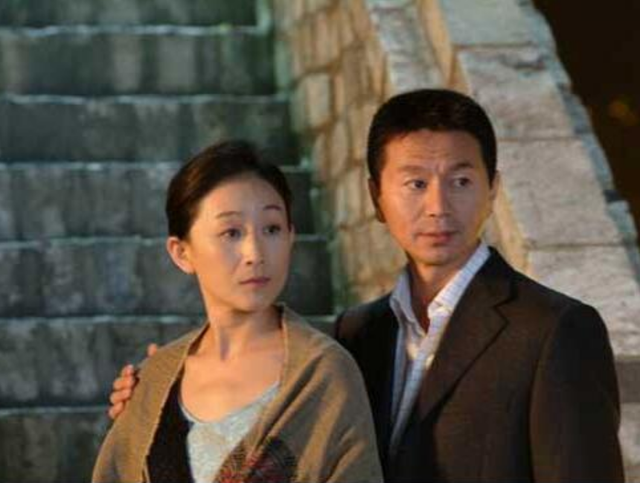 著名演员吴若甫：当红时被绑架，44岁娶22岁妻子，如今怎么样了？