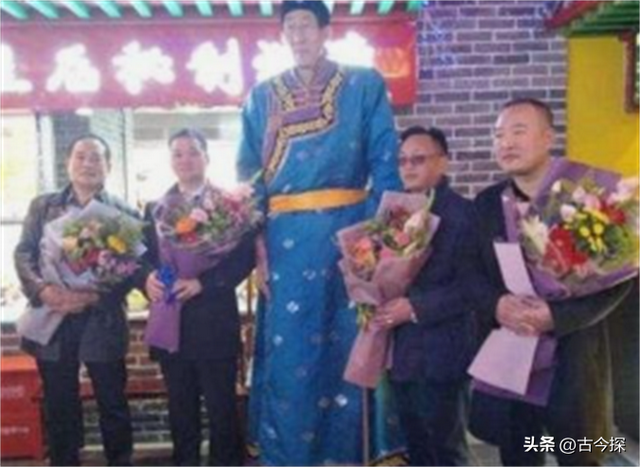 中国巨人鲍喜顺，晚年爱妻不顾生死为他诞下一子，爱情最初模样