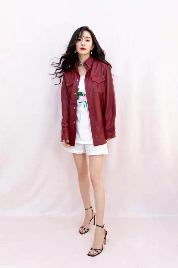 最近火了一种新穿法叫：“上半身少女，下半身欲女”，杨幂都上头