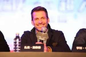 正义黎明([蝙蝠侠大战超人：正义黎明]到底有多黑暗？)