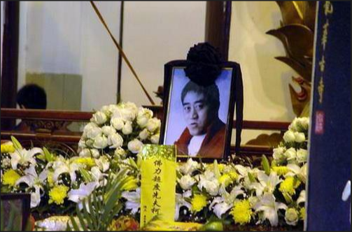 “大哥”柯受良去世18年后，刘德华、张学友照顾其妻儿怎样了？