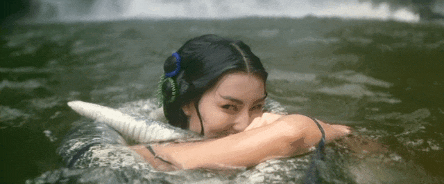 徐克的《青蛇》香艳撩人,原来张曼玉玩的尾巴藏着这么深的暗示