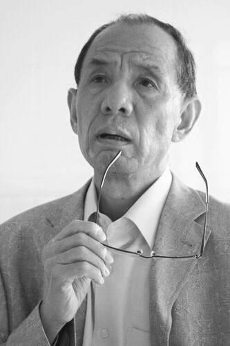 一生饰演配角、丑角，高俅形象堪称经典，老戏骨内心善良德艺双馨