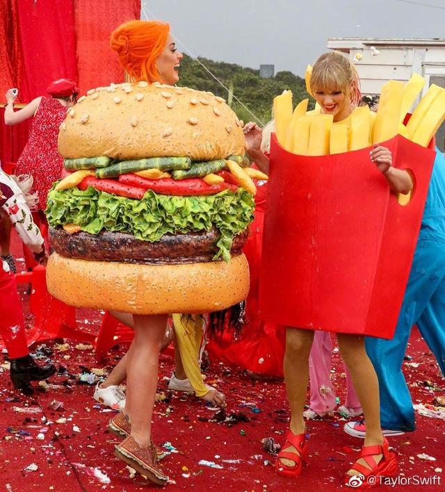 霉霉跟水果姐都和好了，姐妹之间的感情真的大过天啊