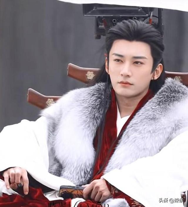 这一夜，“大海哥”秒了刘学义，才发现男明星只要个子高就丑不了