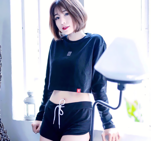 马来西亚温柔女神，香脸轻匀宛如月 可爱俏皮的少女甜美穿搭风