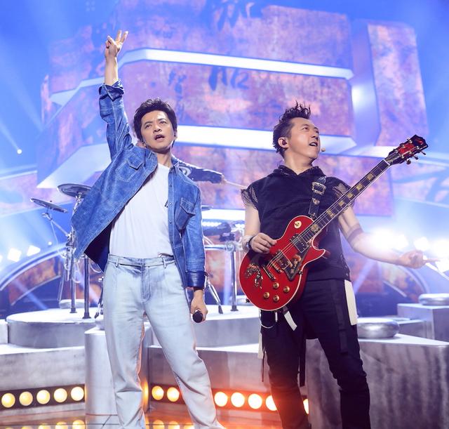 《中国好声音》回来了！明晚播出的《中国新歌声》将改回原名