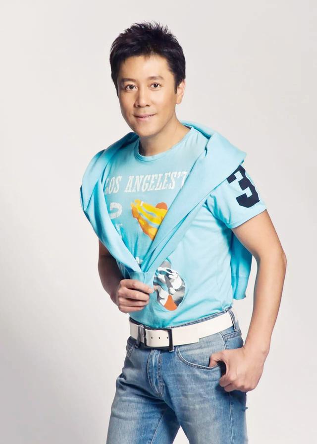 55岁蔡国庆：给痴呆母亲尽孝，养两个儿子，化解弟弟弟媳的矛盾