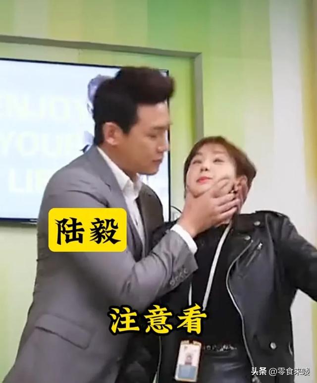 笑不活了，陆毅和李一桐接吻太用力，口红印在了嘴唇上