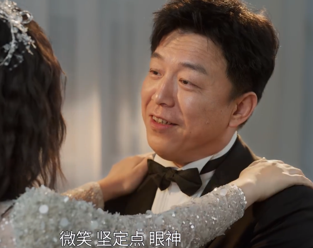 48岁黄渤新剧开播！搭档38岁朱珠被指演技浮夸，收视不佳剧情尴尬