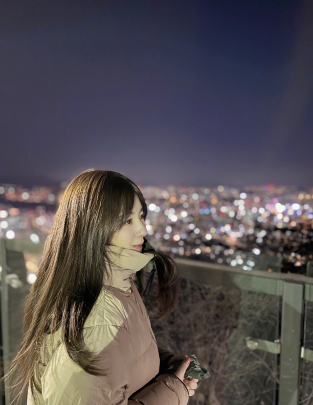 俞灏明与女友韩国甜蜜约会，王晓晨大方晒照，在一起一年超稳定