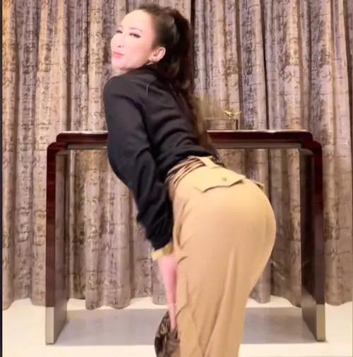 “电臀天后”李玟：凭屁股出名,嫁洋老公9次试管却总是怀不上孩子