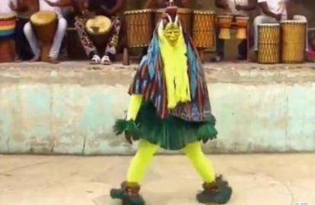非洲最火的“烫脚舞”，至今无人敢模仿，看到最后忍不住想笑