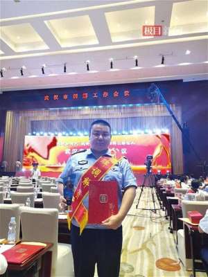 刘飞(民警刘飞获评为“金牌调解员”，他是这样炼成的)