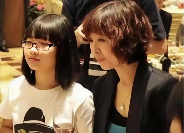 刀郎20年传奇：从歌厅瘸腿歌手到文化核弹，背后不为人知的故事？